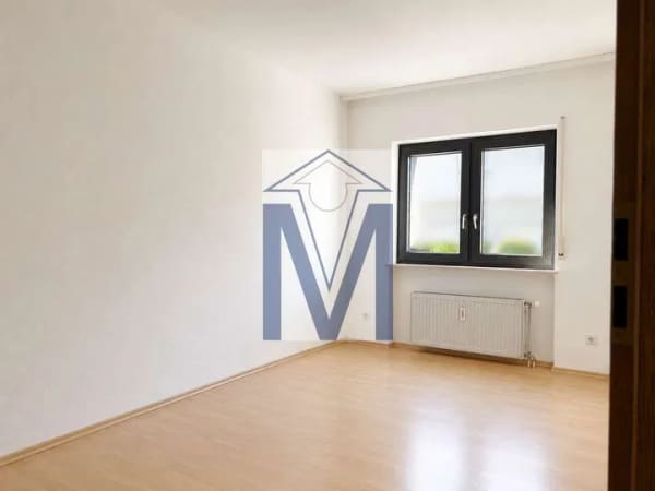 Immobilie in Neulußheim - 3-Familienhaus mit freier Erdgeschosswohnung, laufenden Mieteinnahmen und 4 Garagen - Bild 3