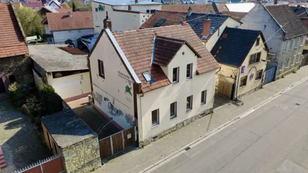 Immobilie in Guntersblum - Attraktives Ein- bis Zweifamilienhaus mit Potenzial (Grundstücksfläche flexibel erweiterbar) - Bild 0
