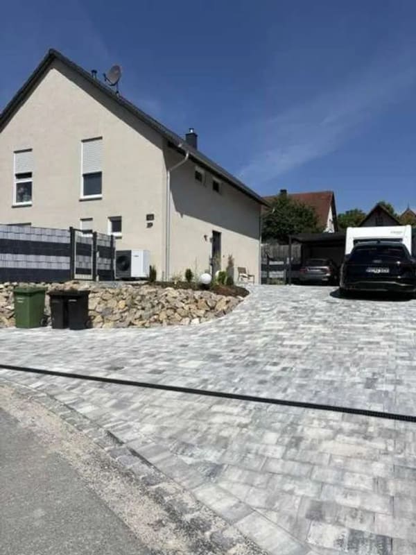 Immobilie in Lonnerstadt - Fast neuwertiges Energieeffizienzhaus mit 171 qm Wohnfläche auf 1084 qm Grundstück - Bild 0