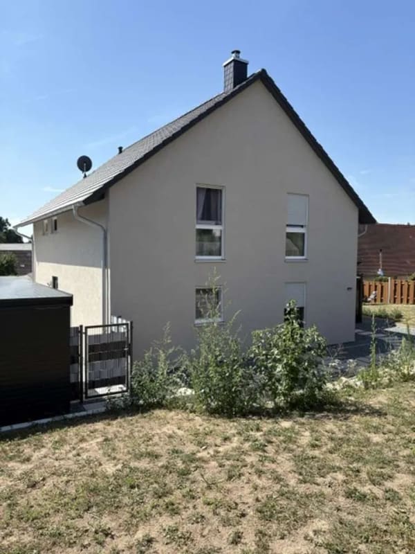 Immobilie in Lonnerstadt - Fast neuwertiges Energieeffizienzhaus mit 171 qm Wohnfläche auf 1084 qm Grundstück - Bild 1