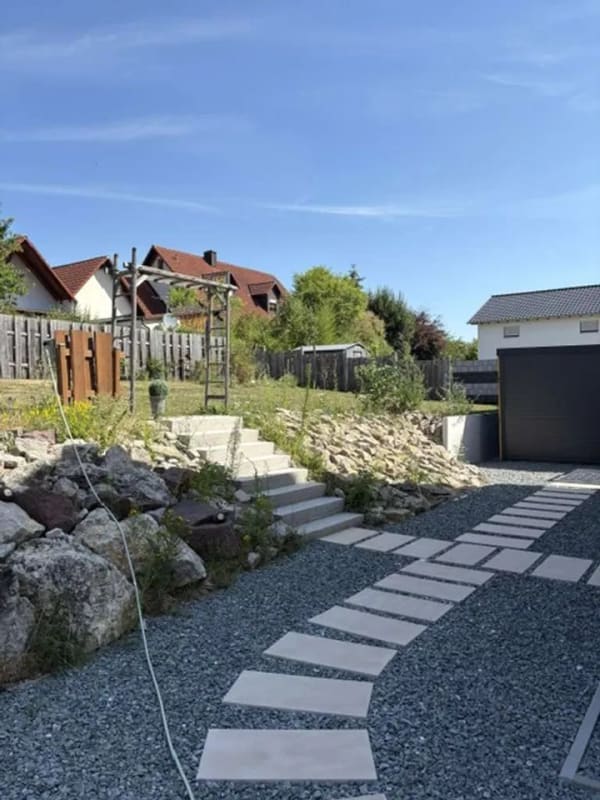 Immobilie in Lonnerstadt - Fast neuwertiges Energieeffizienzhaus mit 171 qm Wohnfläche auf 1084 qm Grundstück - Bild 3