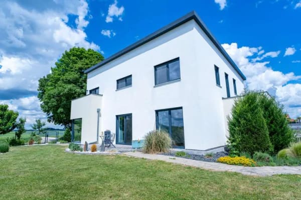 Immobilie in Wallerstein - Exklusives Einfamilienhaus mit Pool, Dachterrasse und Rückzugsoase in Munzingen bei Wallerstein - Bild 2