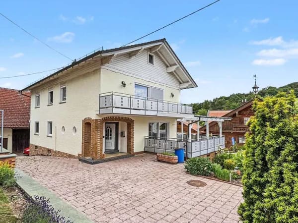 Immobilie in Haibach - Großzügiges Wohnglück mit bester Substanz: Ihr teilsaniertes Zweifamilienhaus in Haibach - Bild 2