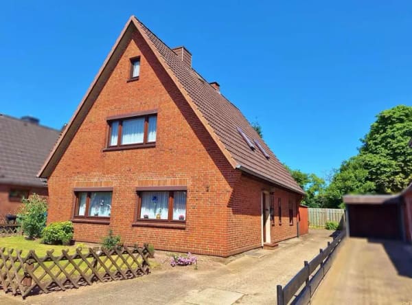 Immobilie in Heide - Einfamilienhaus mit viel Potenzial in ruhiger Wohnlage - Bild 0