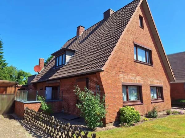 Immobilie in Heide - Einfamilienhaus mit viel Potenzial in ruhiger Wohnlage - Bild 2