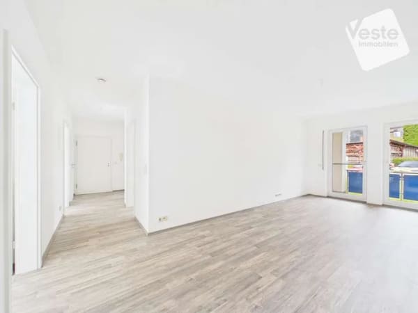 Immobilie in Steinach - Renovierte Erdgeschosswohnung mit Stellplatz und Balkon in Steinach - Bild 1