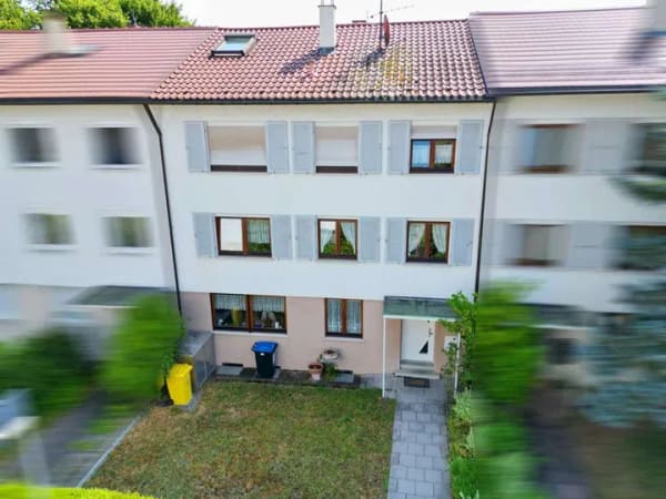 Immobilie in Fellbach - Gepflegtes Dreifamilienhaus in begehrter Lage von Fellbach - Bild 0