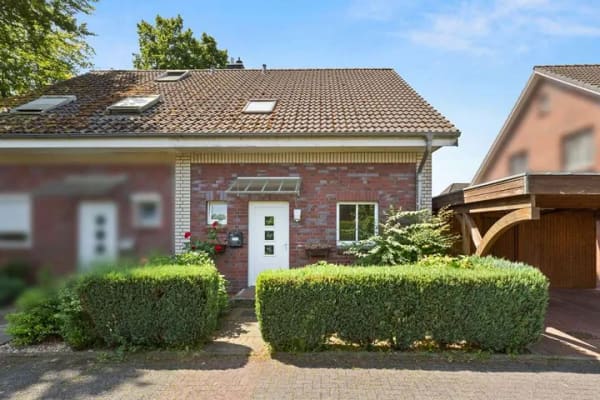 Immobilie in Ammersbek - Moderne Doppelhaushälfte mit Carport in ruhiger Lage von Ammersbek - Bild 2
