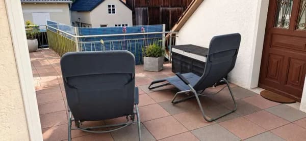 Immobilie in Dettingen an der Iller - Wohnen mit Hauscharakter – großzügige 5-Zimmer-Wohnung mit Wohnküche, Veranda, Balkon und Garage - Bild 1