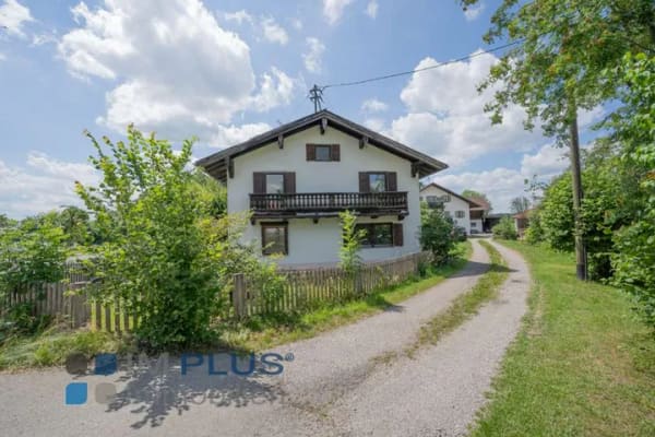 Immobilie in Großkarolinenfeld - Mehrfamilienhaus- oder Wohnungen- ehm. Bauernhof mit verschiedenen Nutzungsmöglichkeiten - Bild 1