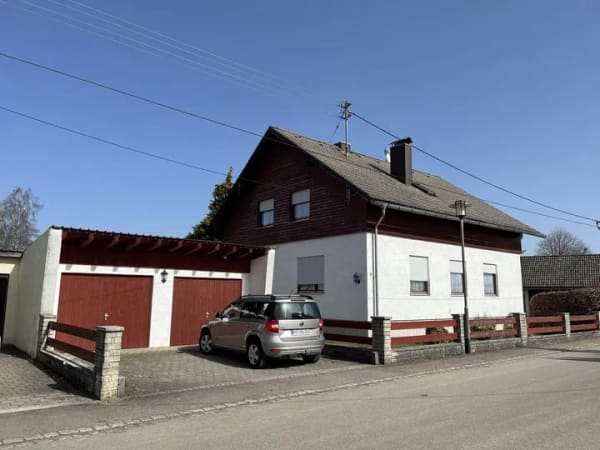 Immobilie in Ungerhausen - Gepflegtes Einfamilienhaus mit Nebengebäuden in Ungerhausen  - Bild 1
