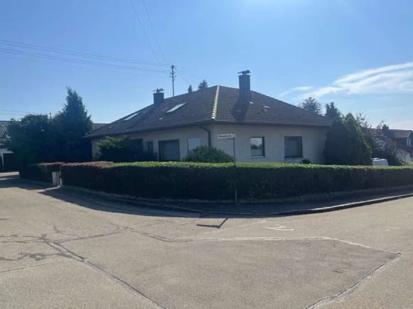 Immobilie in Jettingen-Scheppach - Gepflegtes Einfamilienhaus in Jettingen-Scheppach mit idyllischem Garten und Doppelgarage - Bild 1