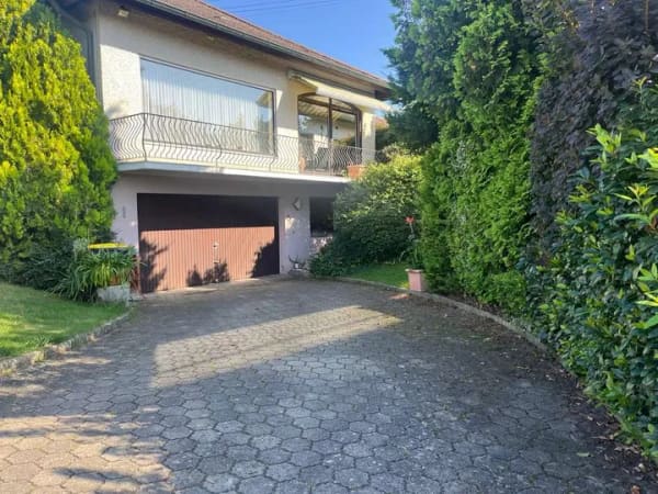 Immobilie in Jettingen-Scheppach - Gepflegtes Einfamilienhaus in Jettingen-Scheppach mit idyllischem Garten und Doppelgarage - Bild 2