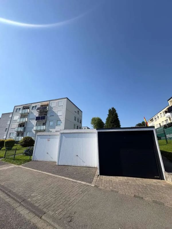 Immobilie in Bergneustadt - Sonnige 3,5-Zimmer-Dachgeschosswohnung mit Südbalkon, Garage und modernem Bad in ruhiger Lage - Bild 1