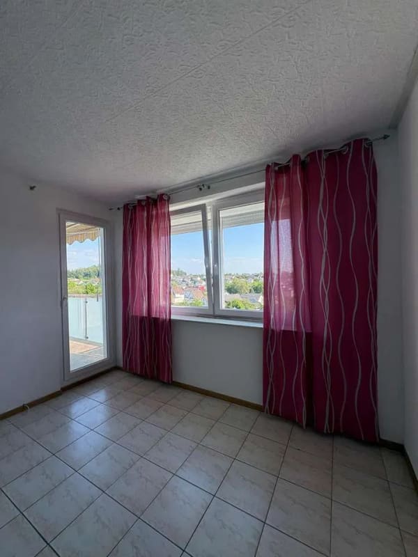 Immobilie in Bergneustadt - Sonnige 3,5-Zimmer-Dachgeschosswohnung mit Südbalkon, Garage und modernem Bad in ruhiger Lage - Bild 2