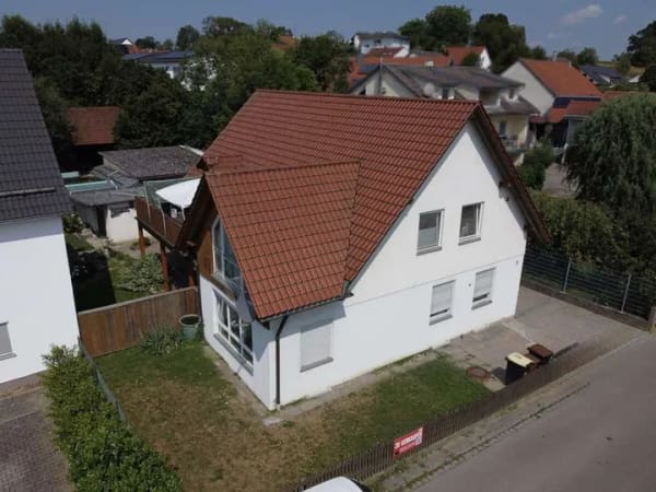 Immobilie in Aichach - Zweifamilienhaus - Fernwärme, sofort Frei! fussläufig zum Bahnhof Aichach - Bild 1