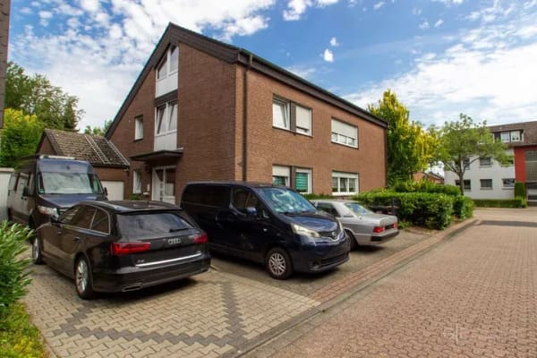 Immobilie in Waltrop - Viel Platz, viele Möglichkeiten – gepflegtes Dreifamilienhaus in toller Wohnlage von Waltrop! - Bild 1