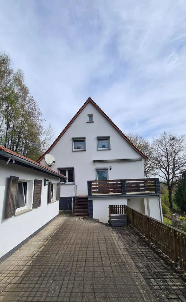 Immobilie in Hosenfeld - Freistehendes Zweifamilienhaus mit großem Gartengrundstück in ruhiger Ortsrandlage  … mit viel Platz, Natur und Potenzial - Bild 2