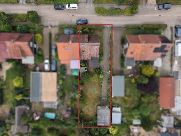 Immobilie in Neustrelitz - Entwicklungsfähige Doppelhaushälfte mit Charme in begehrter Wohnlage - Bild 1