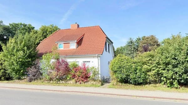 Immobilie in Horstedt - Solide Kapitalanlage mit Zukunft – Umfangreich modernisiertes Dreifamilienhaus mit neuer Heizungsanlage und großem Grundstück - Bild 2
