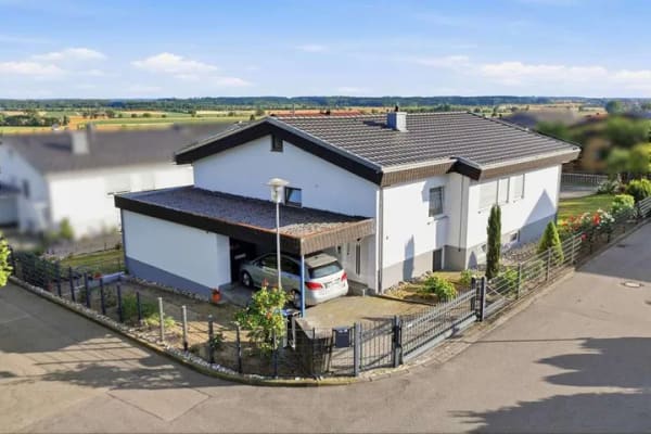 Immobilie in Öpfingen - Großzügig wohnen! Einfamilienhaus mit Einliegerwohnung in gewachsener Wohnlage - Bild 0