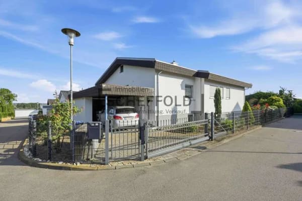 Immobilie in Öpfingen - Großzügig wohnen! Einfamilienhaus mit Einliegerwohnung in gewachsener Wohnlage - Bild 1