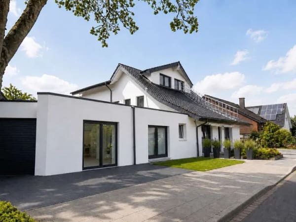 Immobilie in Pulheim - Pulheim - Sinnersdorf: 
Moderne Erdgeschoss- Eigentumswohnung 
mit Terrasse und großem Garten! - Bild 1