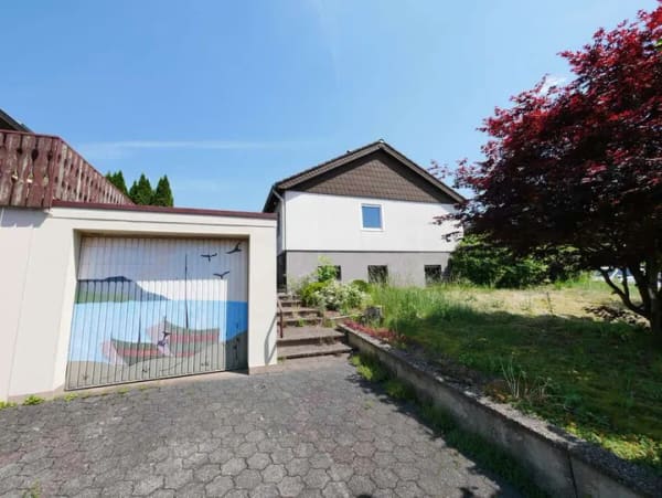 Immobilie in Altenbeken - Familienfreundliches Fertighaus mit zusätzlicher Wohneinheit im Untergeschoss - Bild 1
