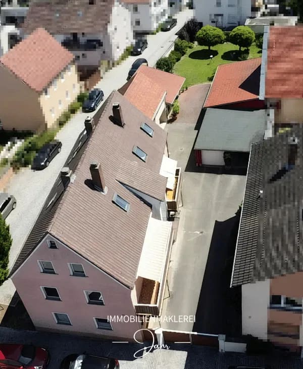 Immobilie in Grafenrheinfeld - Gepflegtes Mehrfamilienhaus mit vier Wohneinheiten auf Traumgrundstück - Bild 1