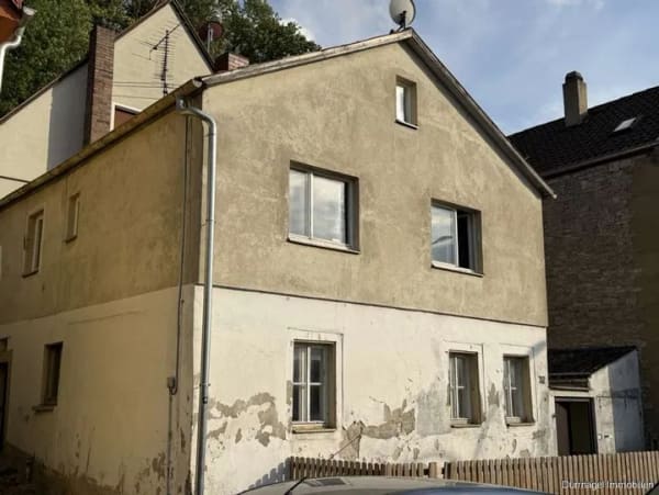 Immobilie in Marktbreit - Zum Verkauf steht ein vielseitig nutzbares Ein- bis Zweifamilienhaus in Marktbreit. - Bild 0