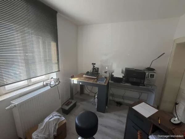Immobilie in Marktbreit - Zum Verkauf steht ein vielseitig nutzbares Ein- bis Zweifamilienhaus in Marktbreit. - Bild 2