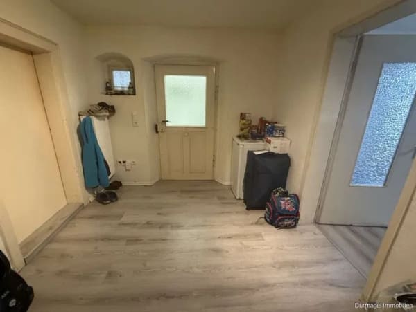 Immobilie in Marktbreit - Zum Verkauf steht ein vielseitig nutzbares Ein- bis Zweifamilienhaus in Marktbreit. - Bild 4