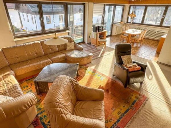 Immobilie in Burgkirchen an der Alz - Großzügige 3-Zimmer-Wohnung mit zwei Balkonen und ein Tiefgaragenstellplatz - Bild 1