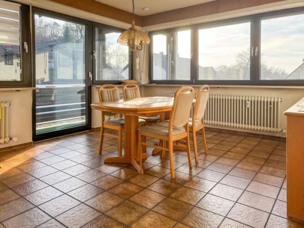 Immobilie in Burgkirchen an der Alz - Großzügige 3-Zimmer-Wohnung mit zwei Balkonen und ein Tiefgaragenstellplatz - Bild 2