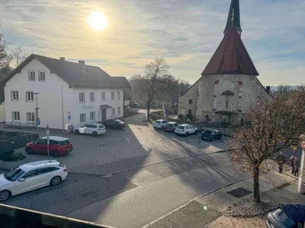 Immobilie in Burgkirchen an der Alz - Großzügige 3-Zimmer-Wohnung mit zwei Balkonen und ein Tiefgaragenstellplatz - Bild 3