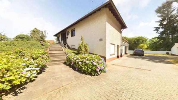 Immobilie in Kottenheim - Großzügiges Einfamilienwohnhaus in ruhiger Wohnlage der Gemeinde Kottenheim - Bild 1