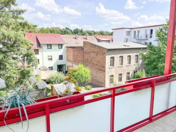 Immobilie in Apolda - Familienfreundliche 4-Raum-Wohnung mit Balkon und Gartenmitbenutzung - Bild 0