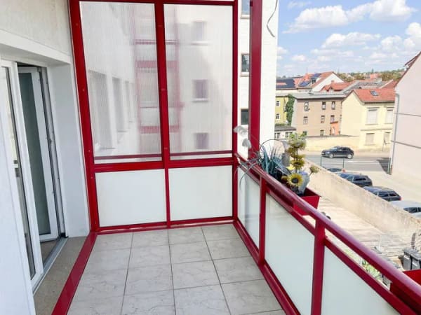Immobilie in Apolda - Familienfreundliche 4-Raum-Wohnung mit Balkon und Gartenmitbenutzung - Bild 2
