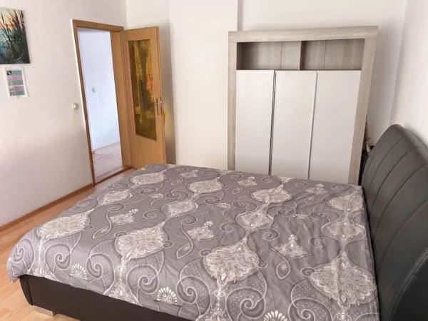 Immobilie in Apolda - Familienfreundliche 4-Raum-Wohnung mit Balkon und Gartenmitbenutzung - Bild 3