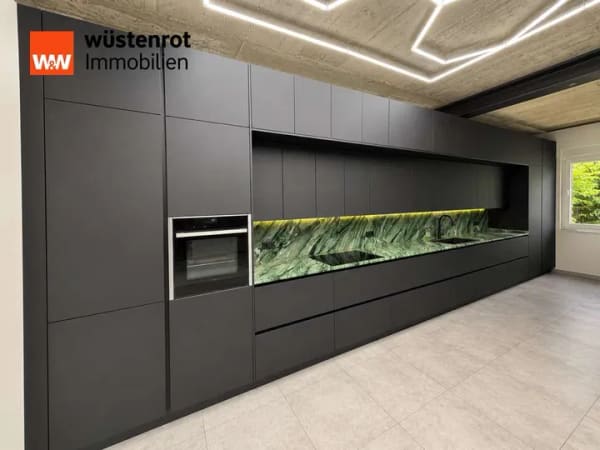 Immobilie in Werl - Großzügiges Doppelhaus mit 232m² Wohnfläche auf 2662m² Grundstück in Teil-saniertem Zustand - Bild 0