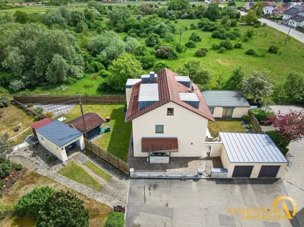 Immobilie in Kelheim - Mehrgenerationenhaus oder Kapitalanlage? Großzügiges 2-3 Familienhaus mit ca. 235 m² Wohnfläche - Bild 0