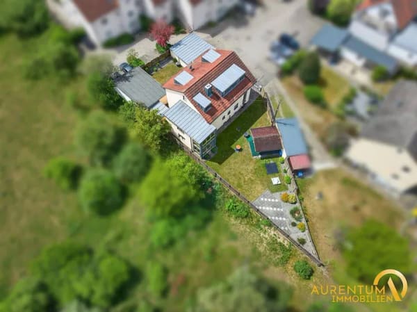 Immobilie in Kelheim - Mehrgenerationenhaus oder Kapitalanlage? Großzügiges 2-3 Familienhaus mit ca. 235 m² Wohnfläche - Bild 2