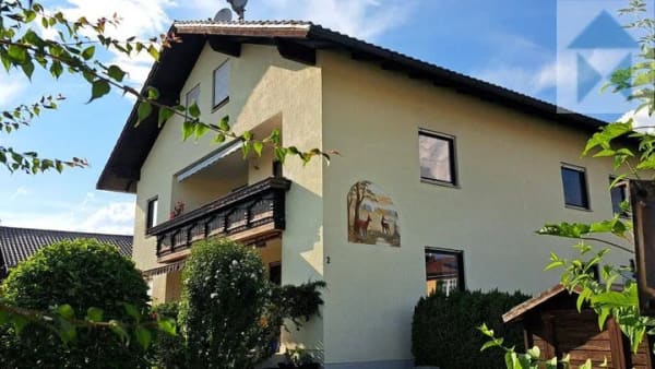 Immobilie in Steinach - Steinach ! Große 4,5 ZKB im 1. OG, Balkon! Garage! Carport! - Bild 0