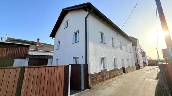 Immobilie in Oelsnitz/Vogtland - ++ Einfamilienhaus in ländlicher Lage, mit Garten, Terrasse, Scheune, Garage ++ - Bild 0