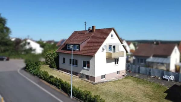 Immobilie in Gerstetten - * Ein Haus – viele Möglichkeiten * Zweifamilienhaus mit Charme, Potenzial und großzügigem Garten - Bild 0