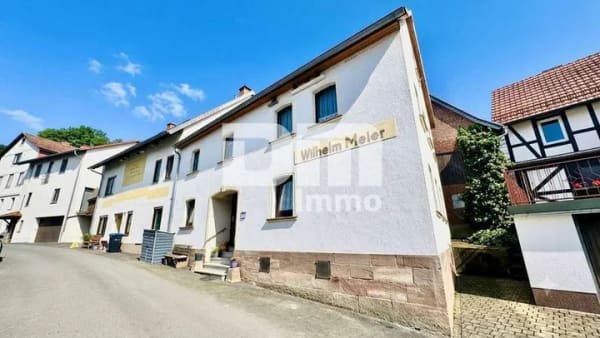 Immobilie in Arenshausen - Großzügiges Einfamilienhaus mit moderner Heizung + Kachelofen in Arenshausen - Bild 0