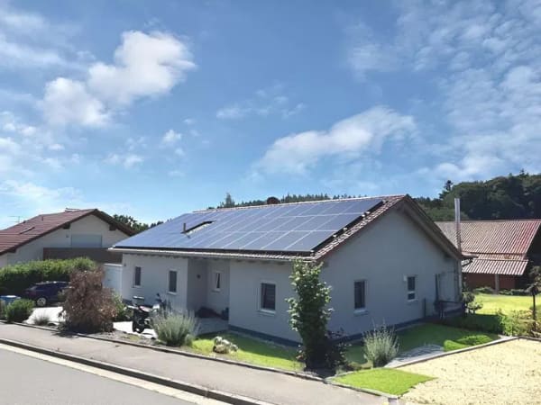Immobilie in Wiesenfelden - Moderner Bungalow in ruhiger Siedlungslage  - Bild 0