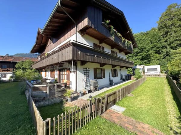 Immobilie in Schleching - Vermietete, ruhige 3-Zi.-Garten-ETW mit Ostterrasse, Kellerraum und Tiefgaragenplatz - Bild 2