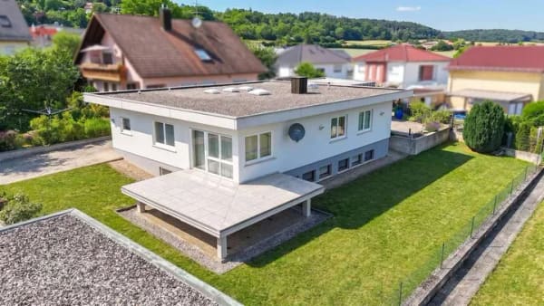Immobilie in Greußenheim - Bungalow in Greußenheim – Familienfreundlich wohnen mit Garten, Doppelgarage und viel Potenzial! - Bild 0
