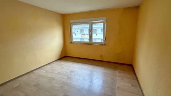 Immobilie in Sachsenheim - "6-8 Familienhaus mit Entwicklungspotenzial in zentrumsnaher Lage von Sachsenheim" - Bild 2